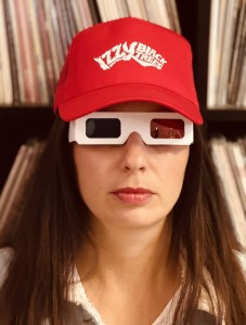 Truckerka Izzy & The Black Trees red